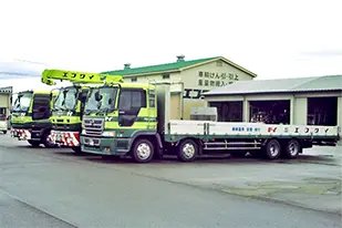 トラック・車両群